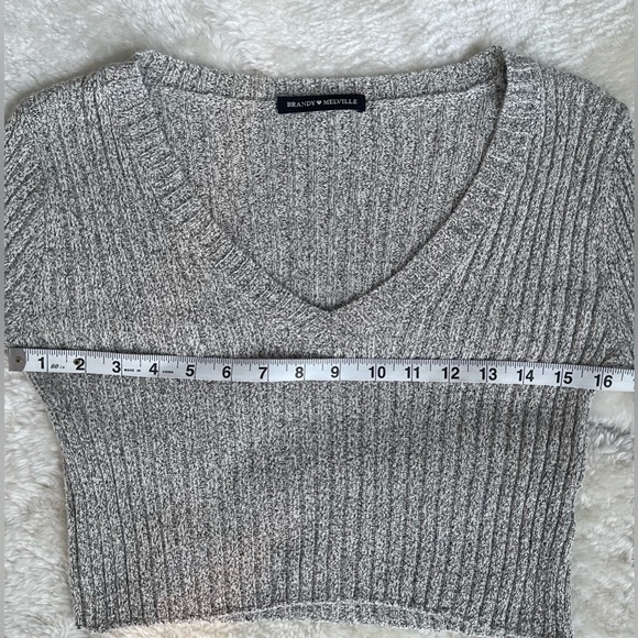 Brandy Melville - Melina Cropped Sweater - Salt & Pepper Grey - One Size - Picture 9 of 9